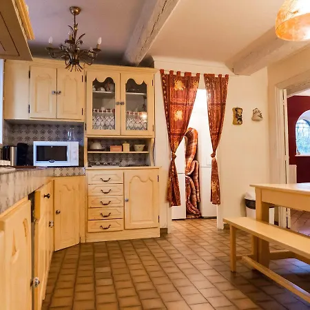Spacious In With Swimming Pool Holiday home Narbonne