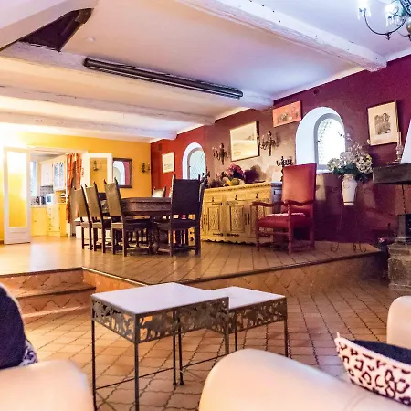 Spacious In With Swimming Pool Holiday home Narbonne