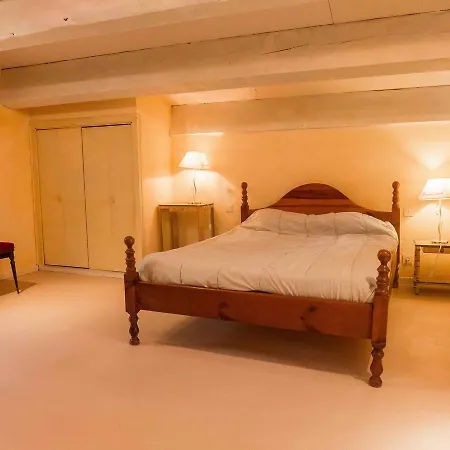 Spacious In With Swimming Pool *