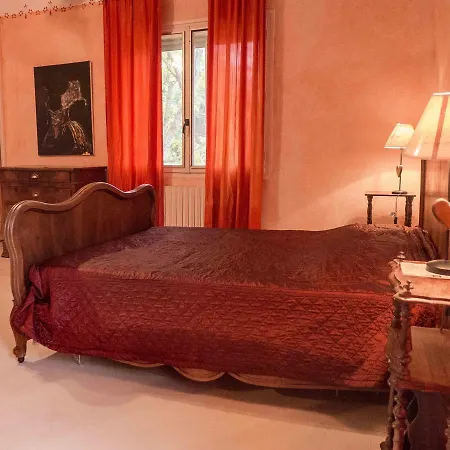 Spacious In With Swimming Pool *