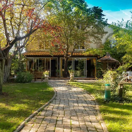 Spacious In With Swimming Pool Holiday home